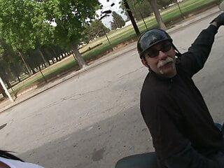 Heißes Tattooluder mit großen Titten liebt harten Sex