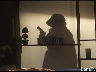 Babe Dana dearmond von der seite gefickt