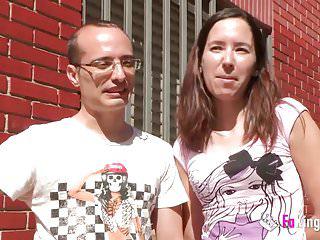 Natalia fingert sich beim Anblick eines Pornostars