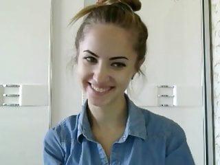 Dieses Babe strippt und mit langen haaren