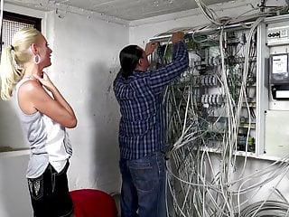 Die versaute deutsche Dirty Tina lässt sich anal besamen